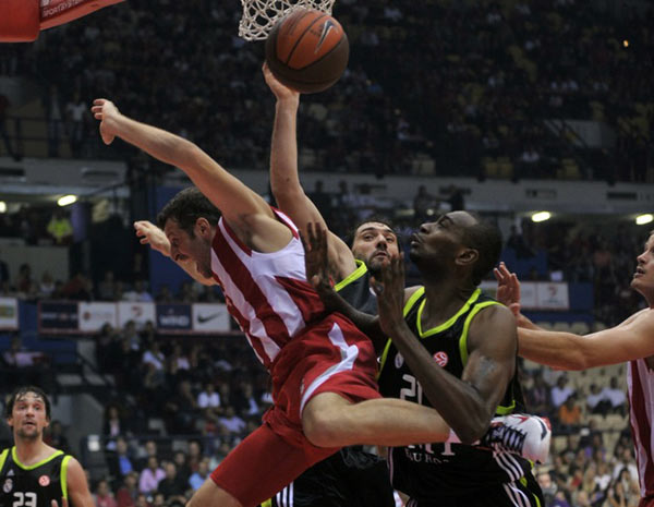 墨尔本胜利队长：我们正处在艰难时期，需要全队一起改变局面（墨尔本胜利队长：逆境当前，须全队合力扭转颓势）