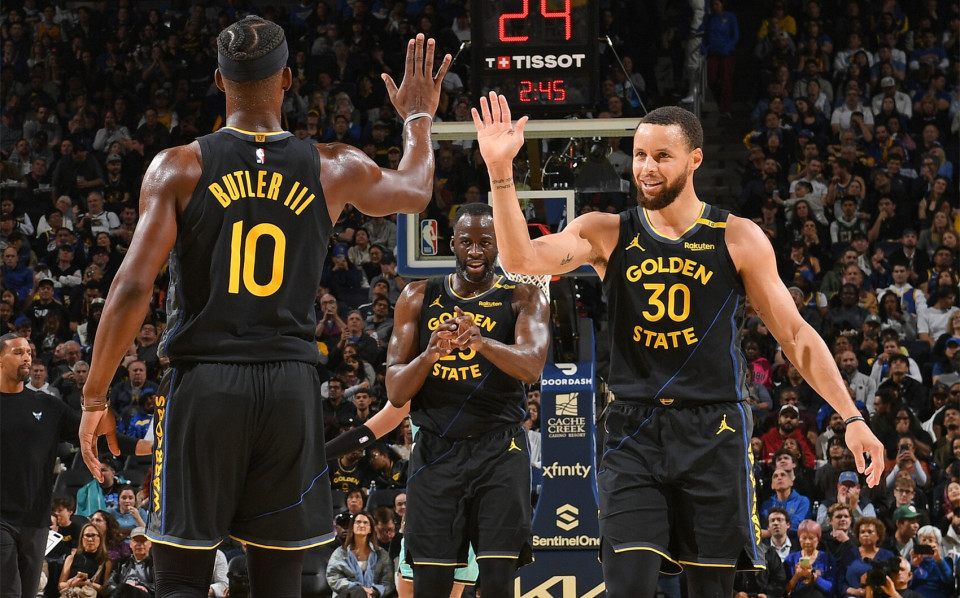 邓肯一阵：21世纪篮球传奇的坚实基石（邓肯与一阵：21世纪篮坛传奇的中流砥柱）