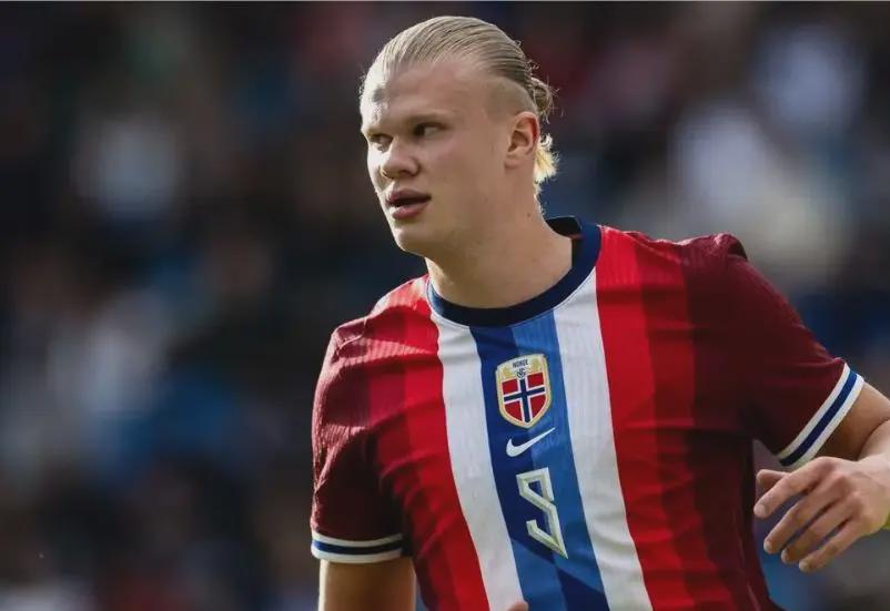 完成大四喜，姆巴佩当选欧冠官方本周最佳球员（姆巴佩轰出大四喜，荣膺欧冠官方本周最佳）