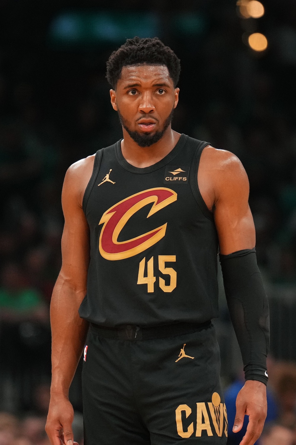 巴萨主场迎战奥萨苏纳：领跑优势或将扩大，特尔施特根复出引关注（巴萨主场对阵奥萨苏纳：榜首优势有望拉大，特尔施特根复出成焦点）