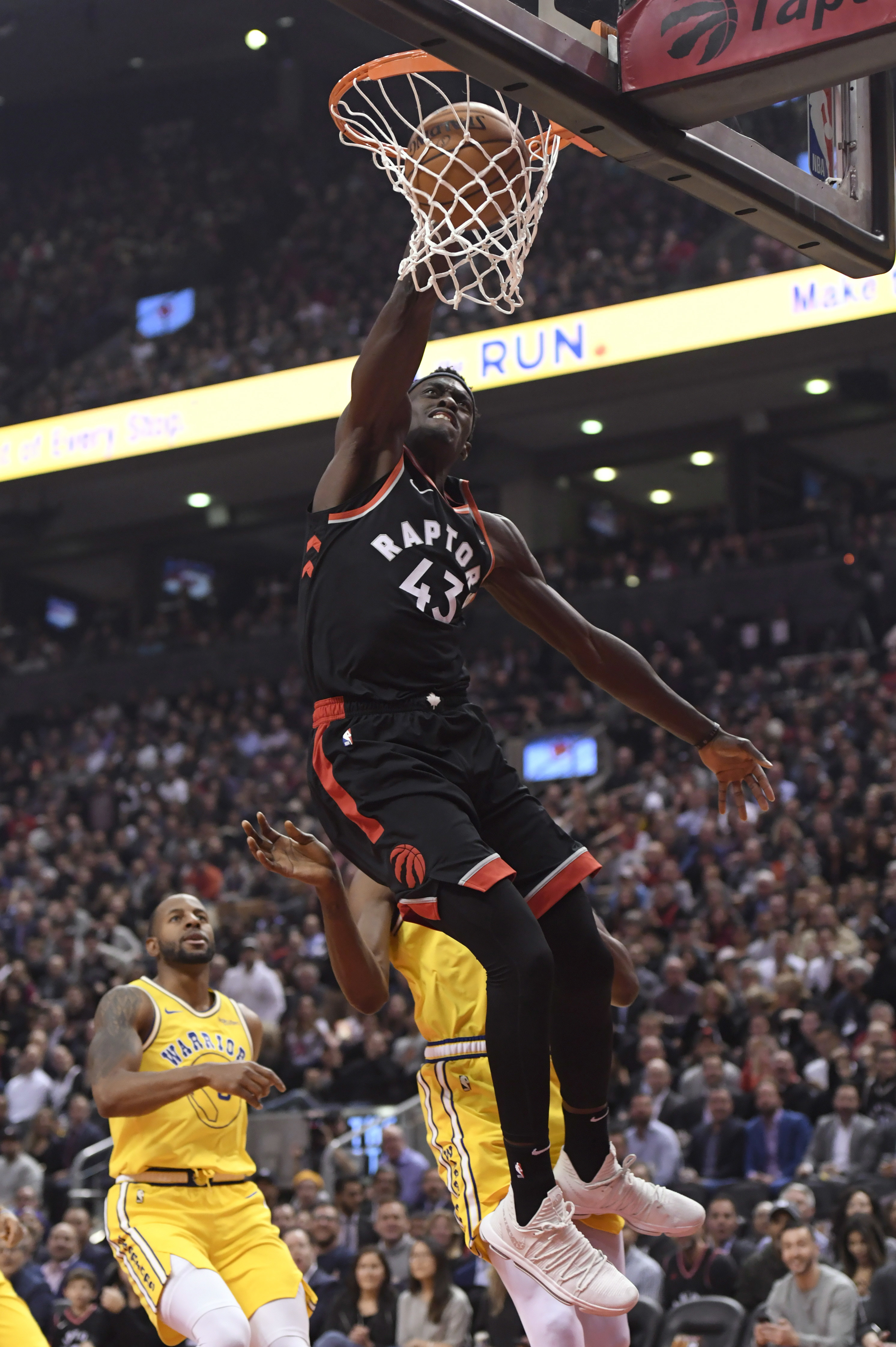 浙江队攻守兼备持续强势（浙江队攻防俱佳势头正猛）