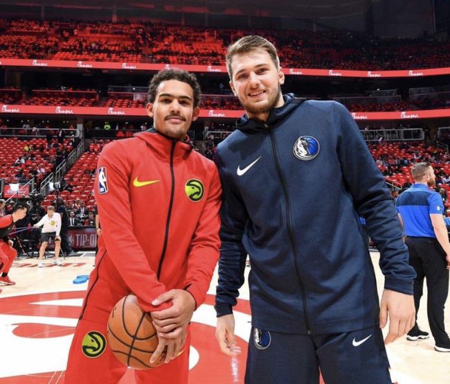 杜兰特关键三分，锁定比赛胜利（杜兰特命中致胜三分，锁定胜局）