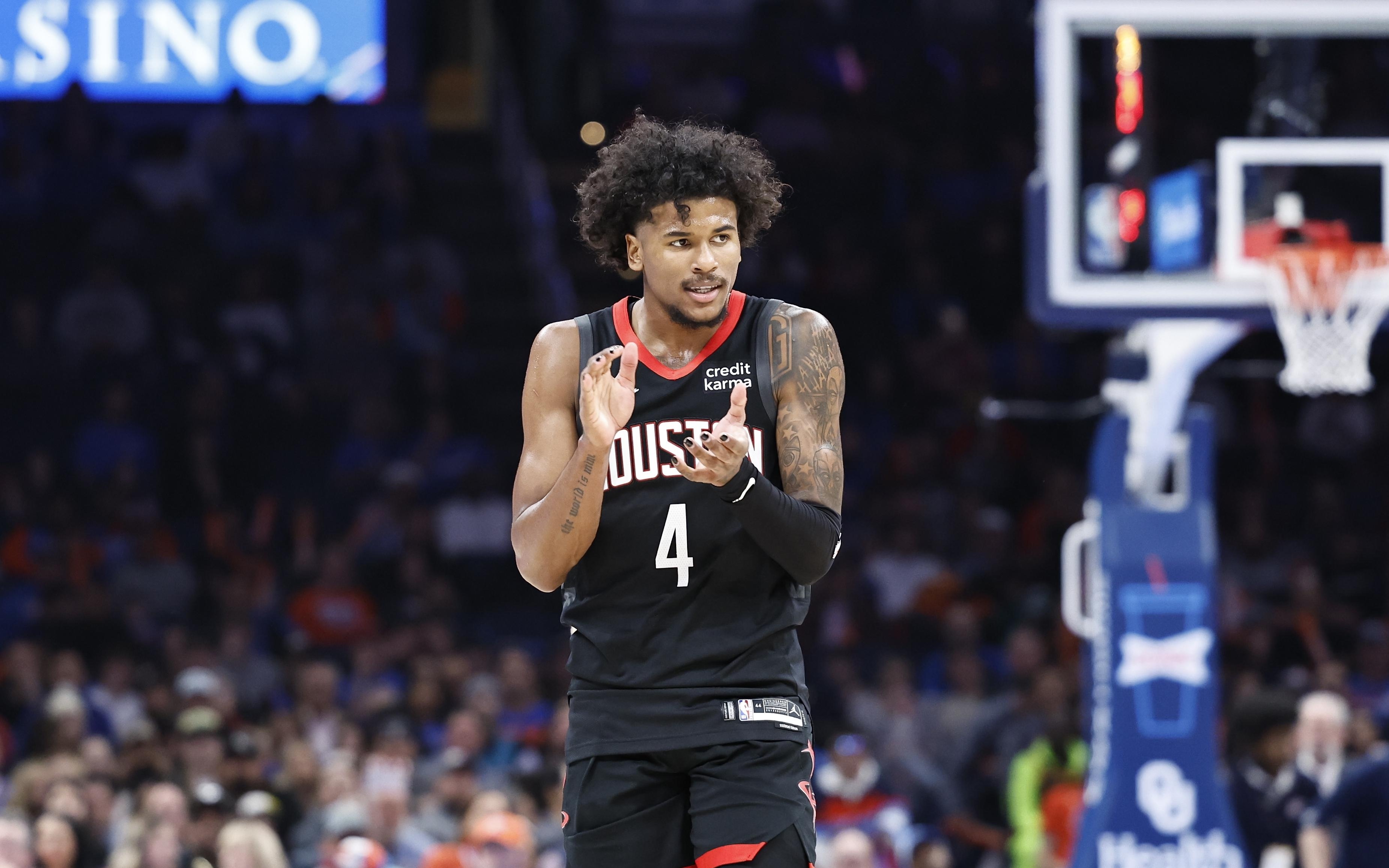 爱德华兹：戈贝尔的缺阵无法弥补，他在场时对手不敢冲击篮下（爱德华兹：戈贝尔缺席不可替代，他在场让对手不敢攻筐）