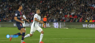 哈兰德：1-1的时候詹卢卡-曼奇尼摸我屁股，这激怒了我（哈兰德：比分1-1时詹卢卡-曼奇尼拍我臀部，这让我非常愤怒）