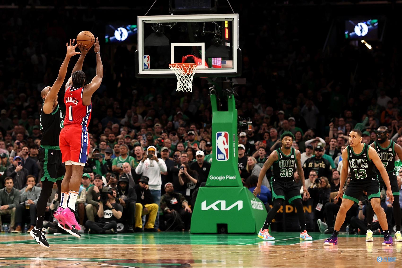 维蒂尼亚是第九位欧冠对英格兰球队戴帽球员，也是葡萄牙首人（维蒂尼亚欧冠对英格兰队戴帽，史上第九人且为葡萄牙首例）