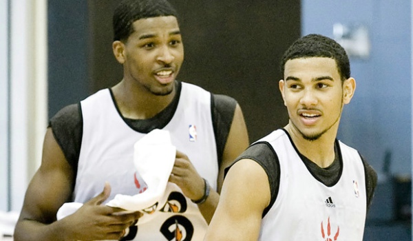 判决书：原天津泰达球员白某峰因受贿判有期徒刑一年，缓刑一年（法院判决：前天津泰达球员白某峰因受贿获刑一年，缓刑一年）