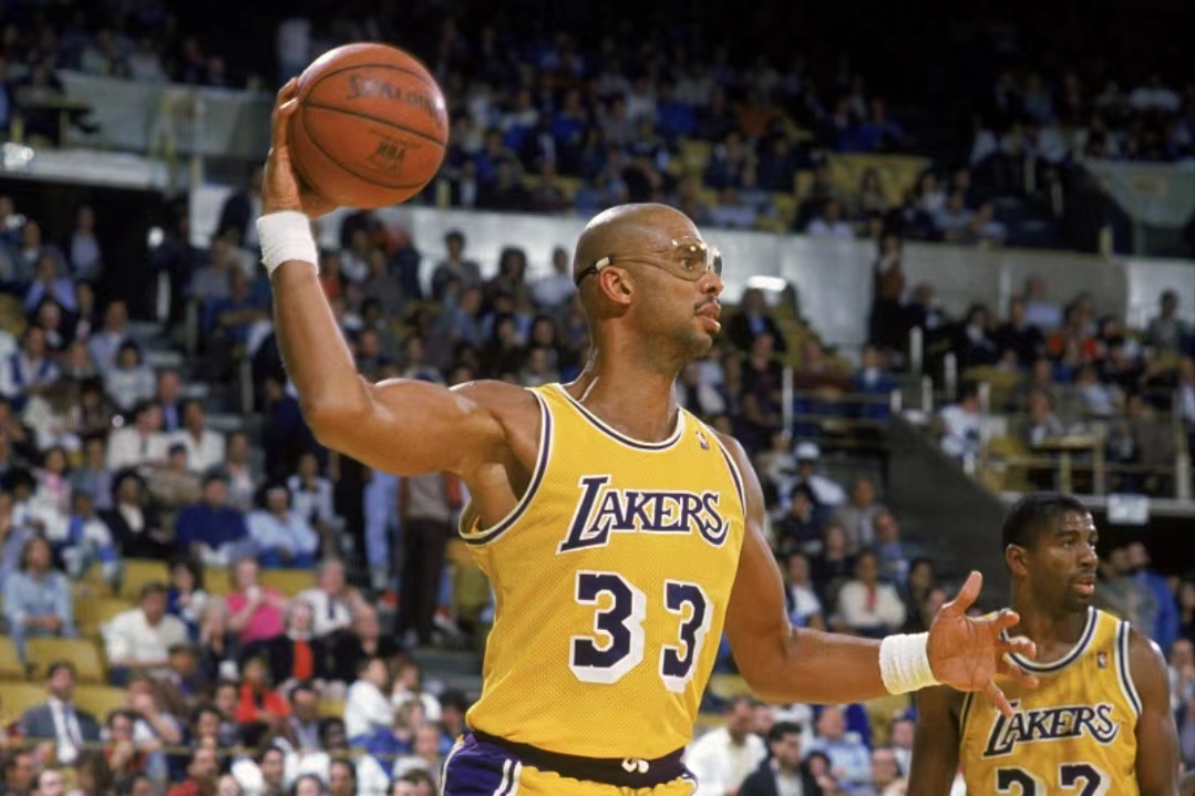 雷霆或许只是马刺王朝里还不错的垫脚石？（雷霆是否只是马刺王朝征途上的不错垫脚石？）