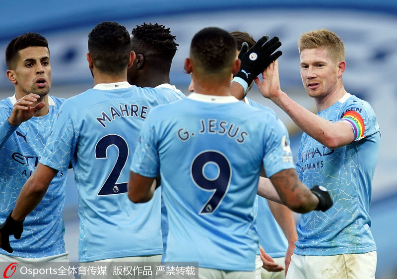 青岛西海岸主教练邵佳一成功保级，郑智接任后计划邀请黄博文、李雷雷等助教，助力球队发展。（邵佳一率青岛西海岸完成保级，郑智接任拟邀黄博文、李雷雷加盟教练组助力球队发展）