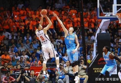 亚泰小将景泊羲完成中超首秀，月初曾说自己的梦想是中超首发（亚泰新星景泊羲迎来中超处子秀，月初坦言梦想是中超首发）