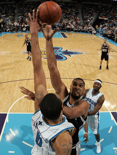 掘金约基奇豪取三双助球队连胜（约基奇三双发威，掘金延续连胜）